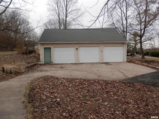 $175,000 | 411 Knollridge Circle, Dahinda, IL 61428