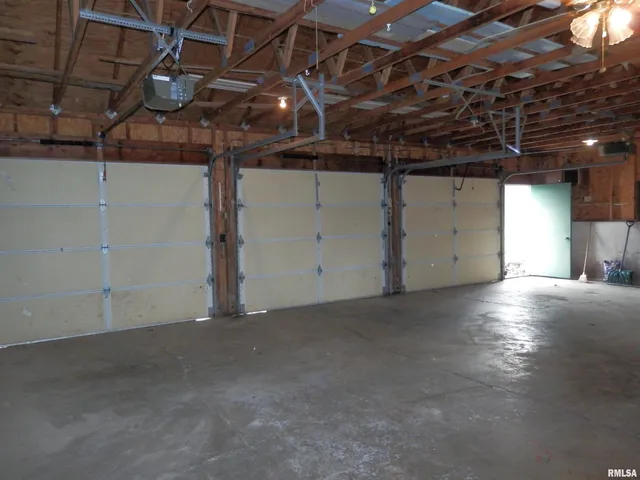 $175,000 | 411 Knollridge Circle, Dahinda, IL 61428