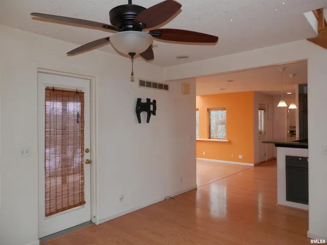 $175,000 | 411 Knollridge Circle, Dahinda, IL 61428