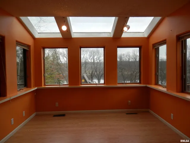 $175,000 | 411 Knollridge Circle, Dahinda, IL 61428