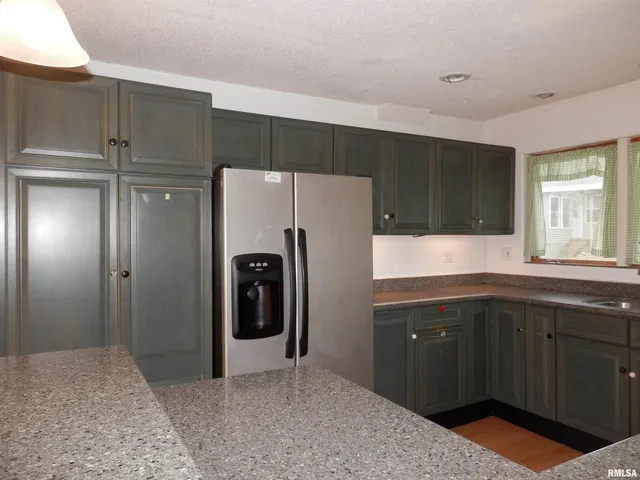 $175,000 | 411 Knollridge Circle, Dahinda, IL 61428