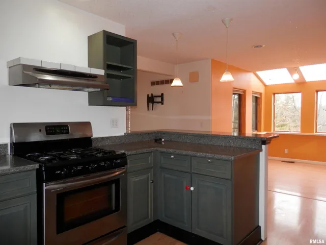 $175,000 | 411 Knollridge Circle, Dahinda, IL 61428