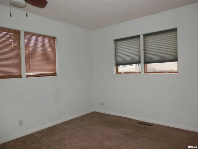 $175,000 | 411 Knollridge Circle, Dahinda, IL 61428