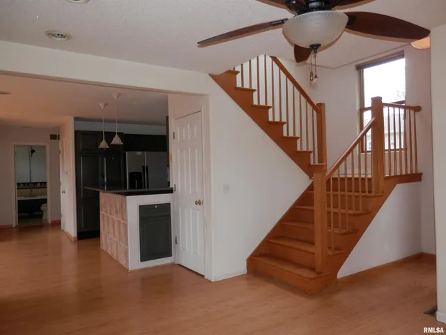 $175,000 | 411 Knollridge Circle, Dahinda, IL 61428