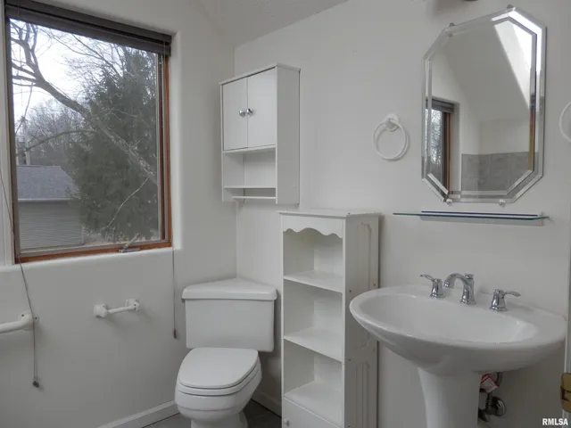 $175,000 | 411 Knollridge Circle, Dahinda, IL 61428