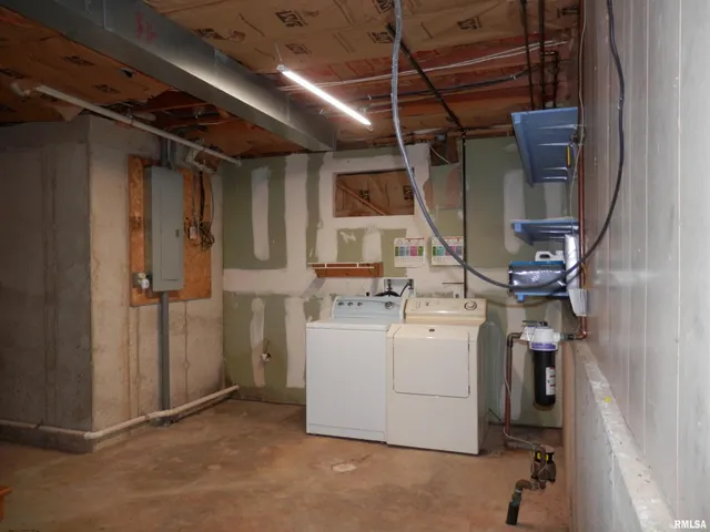 $175,000 | 411 Knollridge Circle, Dahinda, IL 61428