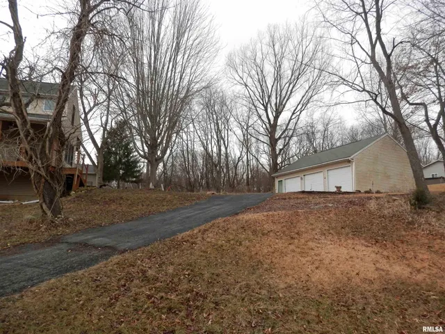 $175,000 | 411 Knollridge Circle, Dahinda, IL 61428