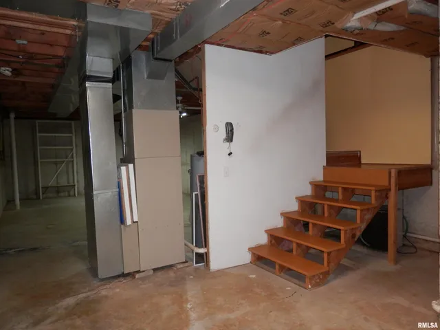 $175,000 | 411 Knollridge Circle, Dahinda, IL 61428