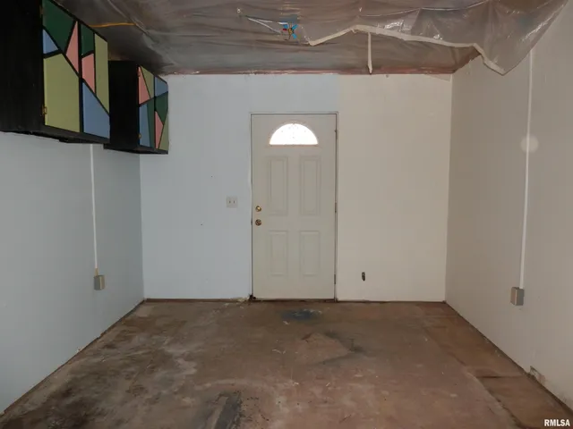 $175,000 | 411 Knollridge Circle, Dahinda, IL 61428