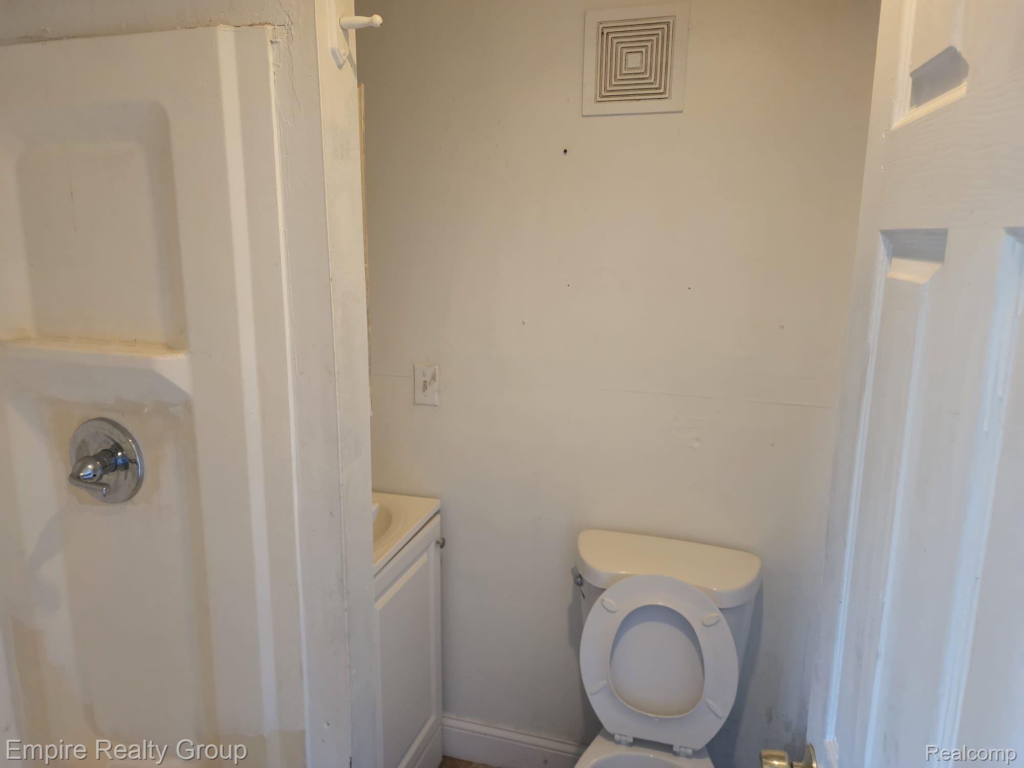 34159 Decatur Court Westland, MI 48186 - Photo 8 of 10 Gallery Image 8
