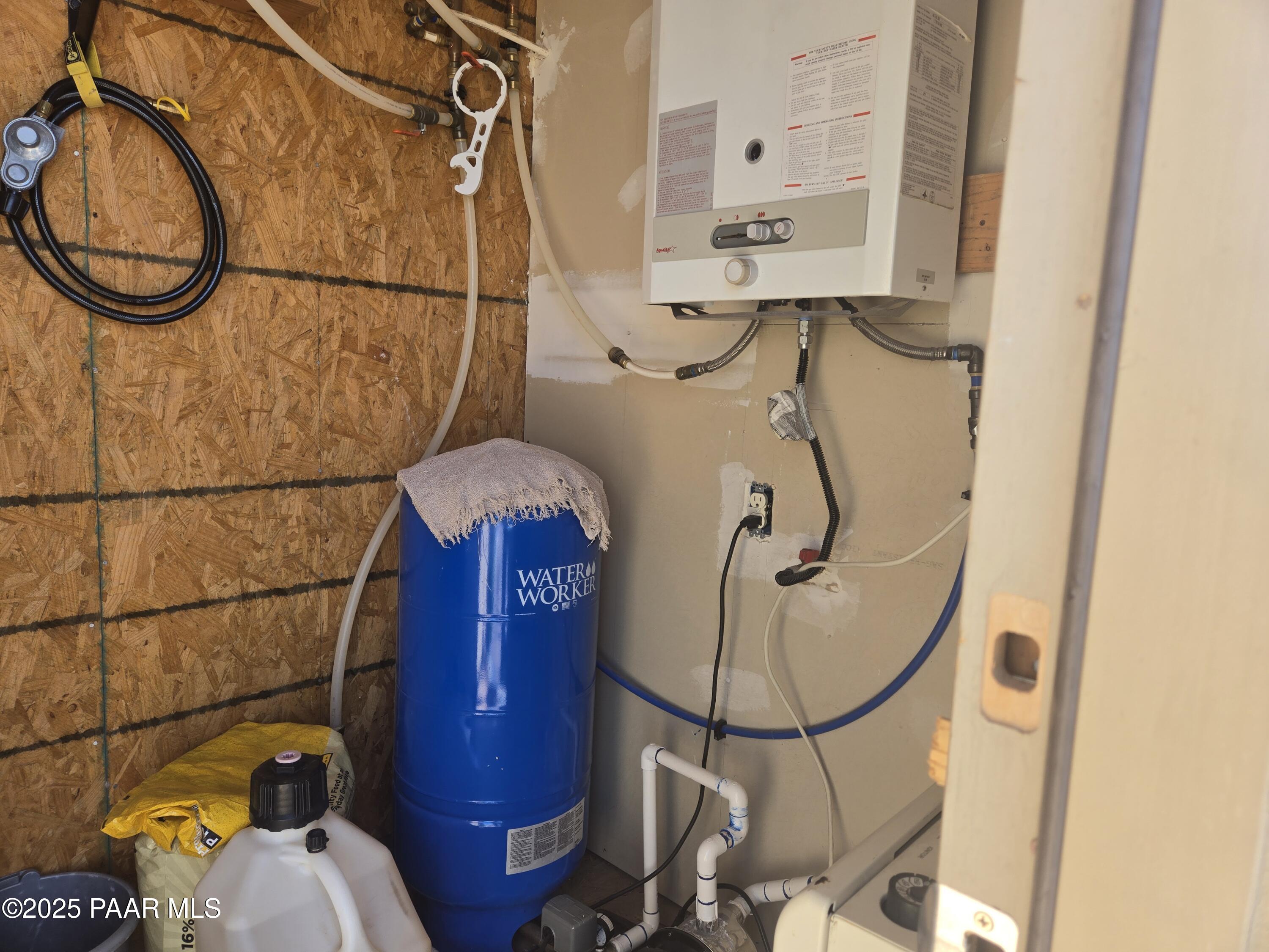 1400 Tanner Ash Fork, AZ 86320 - Photo 9 of 18 20250707_101626