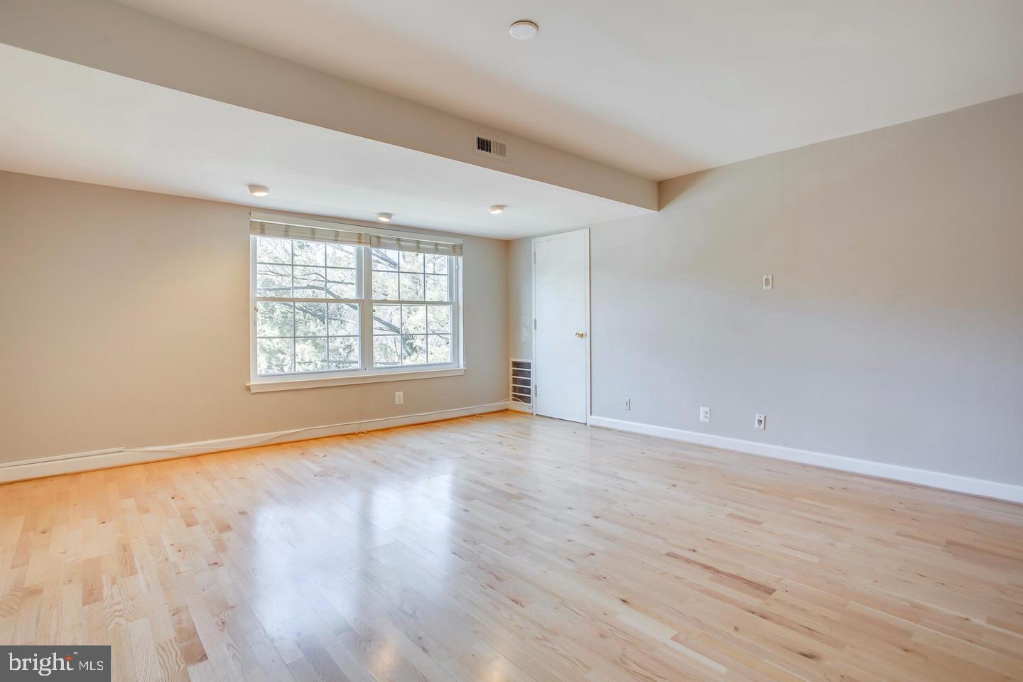 7661 Provincial Drive, Unit 301 McLean, VA 22102 - Photo 5 of 23 Living Room