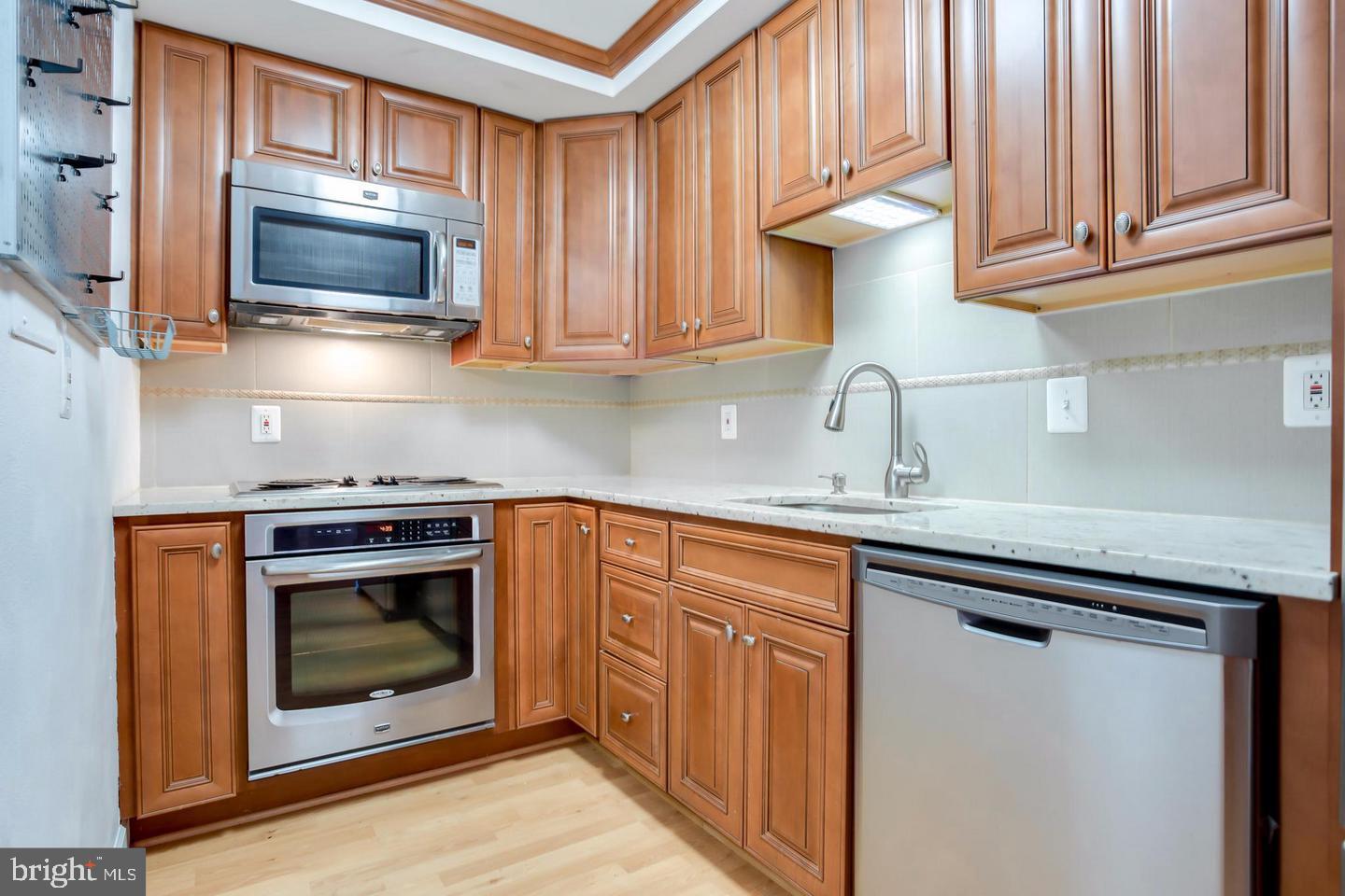 7661 Provincial Drive, Unit 301 McLean, VA 22102 - Photo 7 of 23 Kitchen