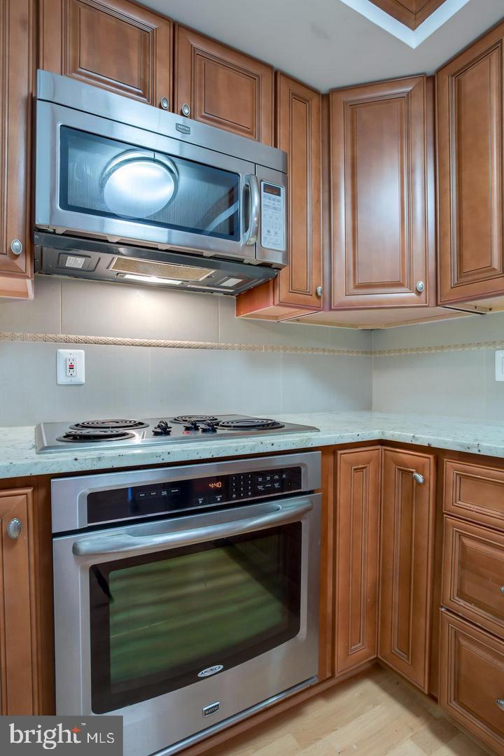 7661 Provincial Drive, Unit 301 McLean, VA 22102 - Photo 8 of 23 Kitchen