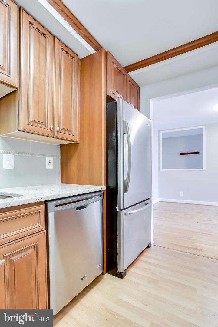 7661 Provincial Drive, Unit 301 McLean, VA 22102 - Photo 9 of 23 Kitchen