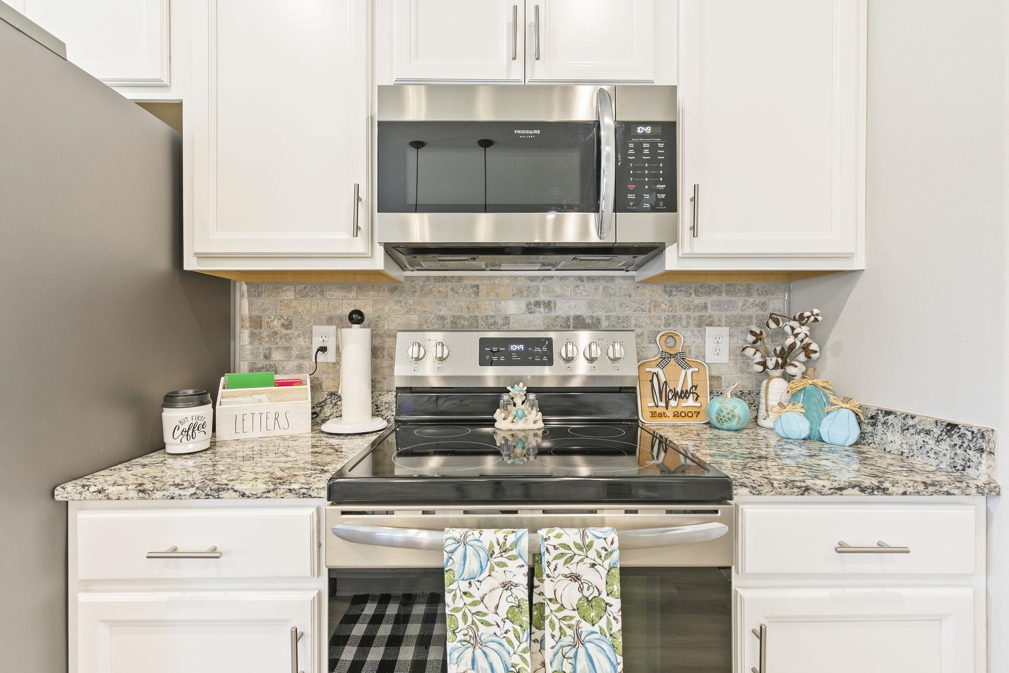 910 Gibson Court Foley, AL 36535 - Photo 5 of 66 Kitchen