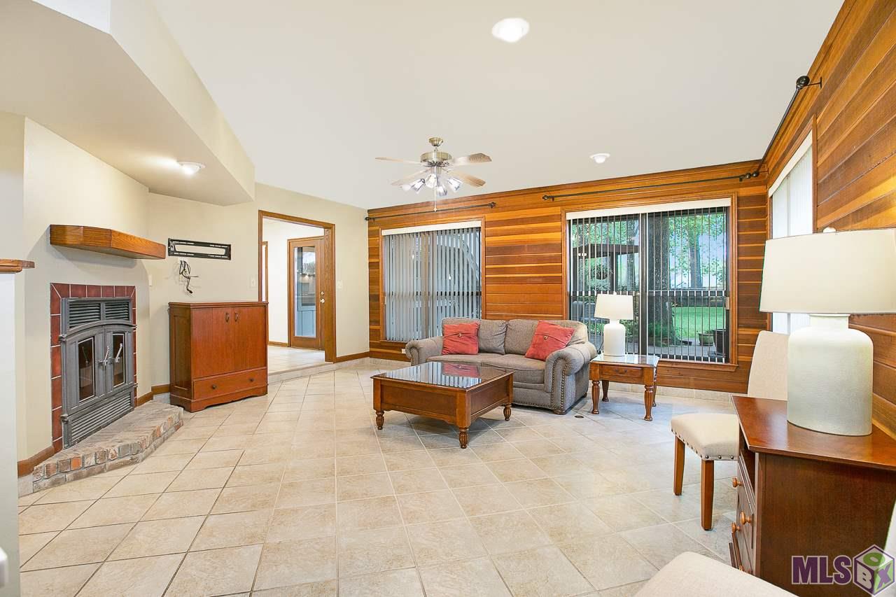 17715 Creek Hollow Road Baton Rouge, LA 70817 - Photo 12 of 37 FAMILY ROOM