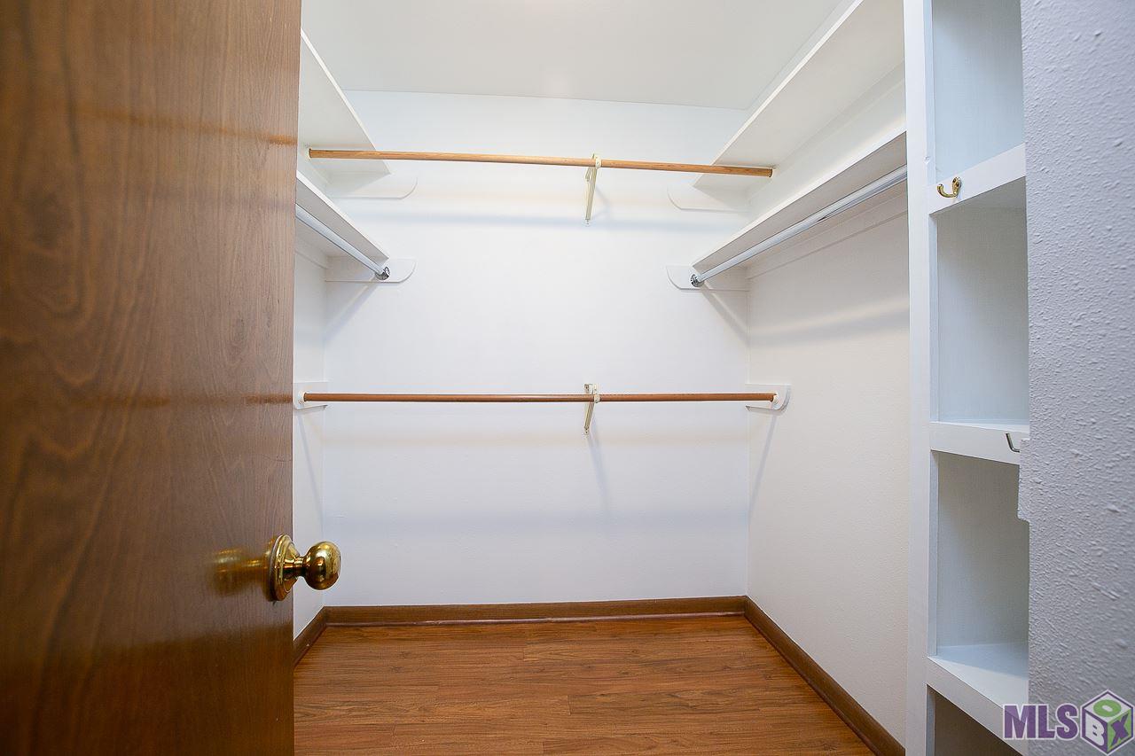 17715 Creek Hollow Road Baton Rouge, LA 70817 - Photo 17 of 37 MASTER WALK IN CLOSET