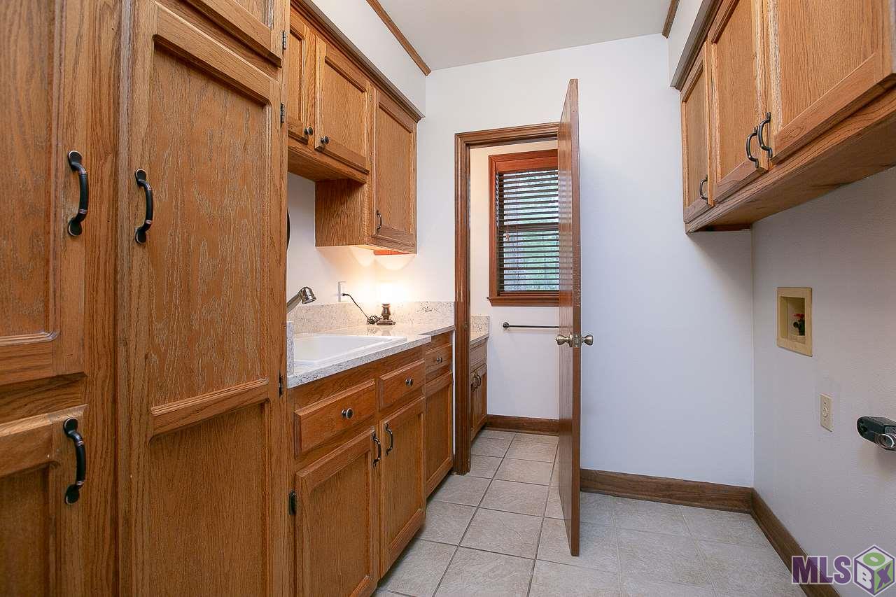 17715 Creek Hollow Road Baton Rouge, LA 70817 - Photo 24 of 37 LAUNDRY ROOM