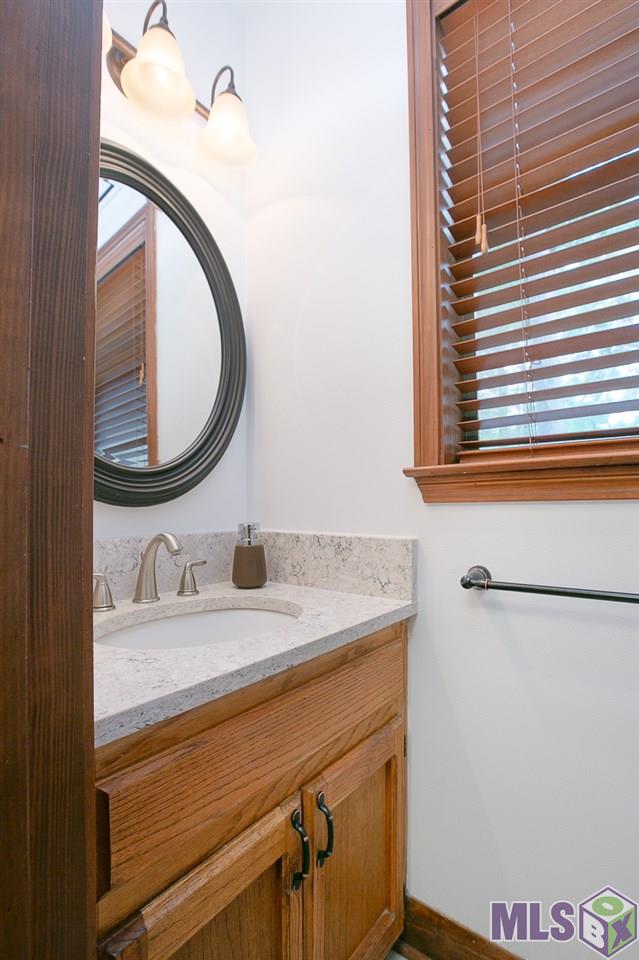 17715 Creek Hollow Road Baton Rouge, LA 70817 - Photo 25 of 37 1/2 BATH OFF THE LAUNDRY ROOM