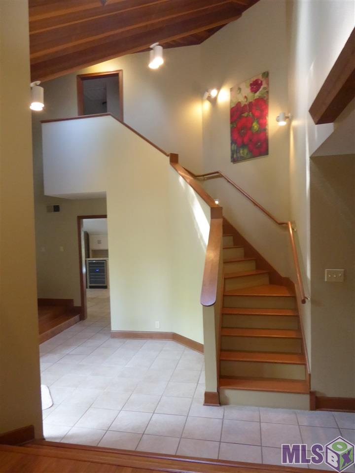 17715 Creek Hollow Road Baton Rouge, LA 70817 - Photo 5 of 37 UNIQUE AND EASY CLIMB STAIRCASE