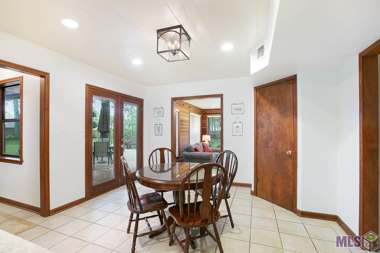 17715 Creek Hollow Road Baton Rouge, LA 70817 - Photo 9 of 37 BREAKFAST ROOM FROM THE KITCHEN