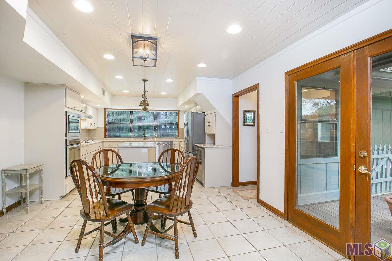 17715 Creek Hollow Road Baton Rouge, LA 70817 - Photo 10 of 37 BREAKFAST ROOM TOWARD THE KITCHEN