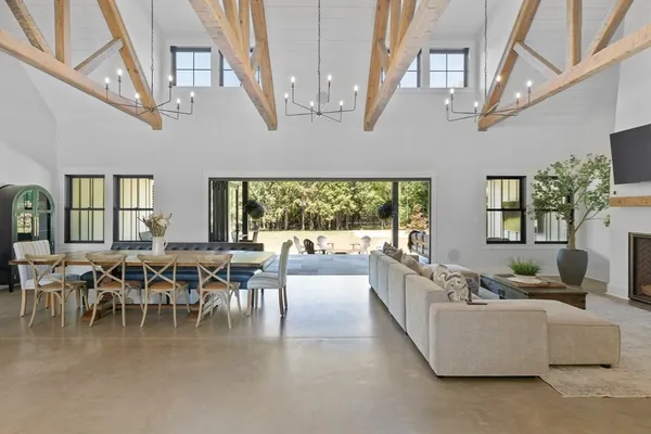 $2,895,000 | 195 Lincoln Road, Walpole, MA 02081