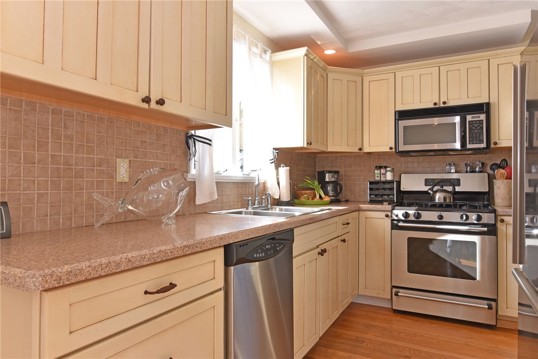 135 Colonel John Gardner Road Narragansett, RI 02882 - Photo 12 of 20 Gallery Image 12