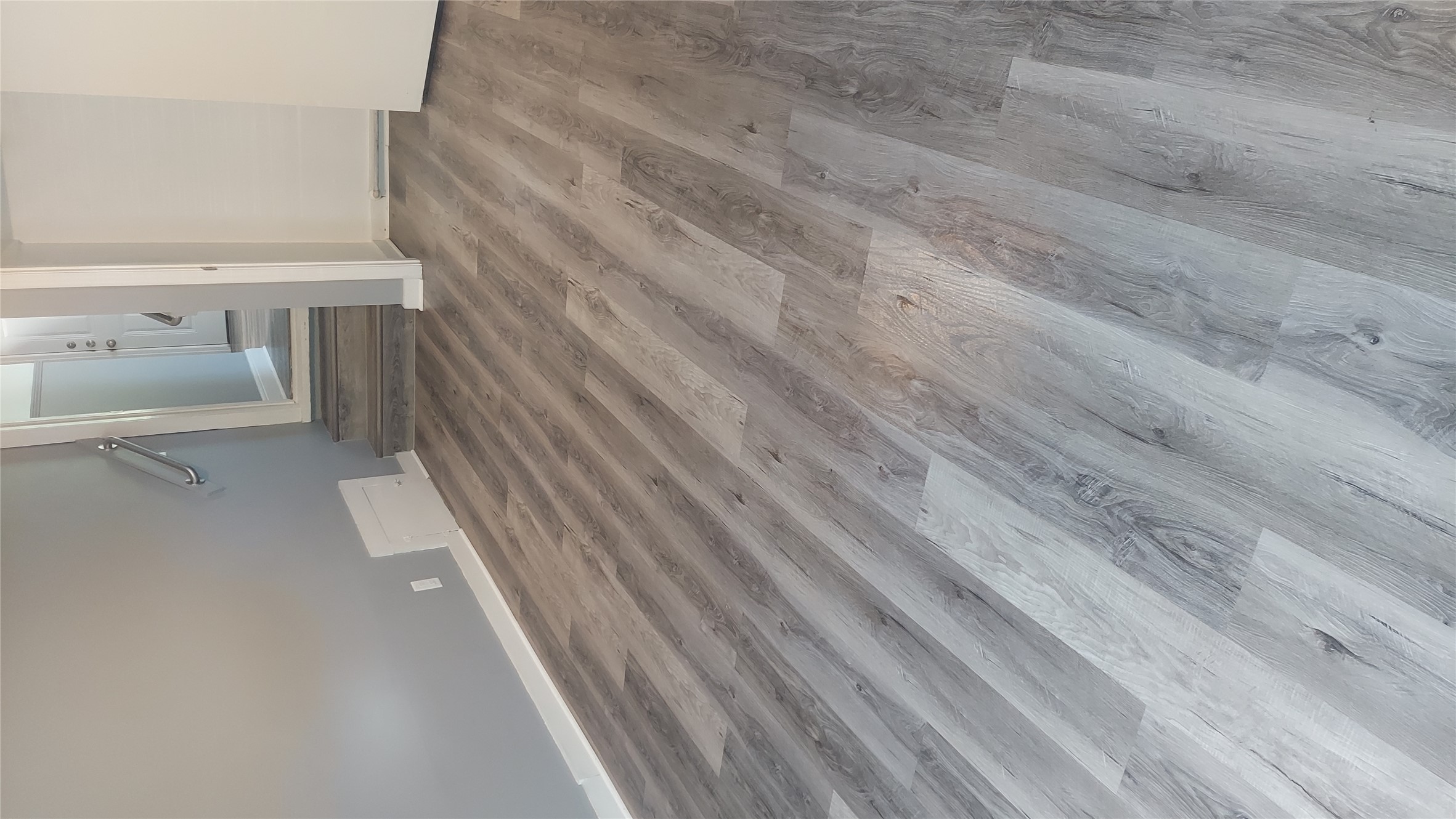 1411 Ruth Avenue Austin, TX 78757 - Photo 20 of 26 BONUS ROOM JUST OFF THE KITCHEN WIT LAMINATE FLOORS