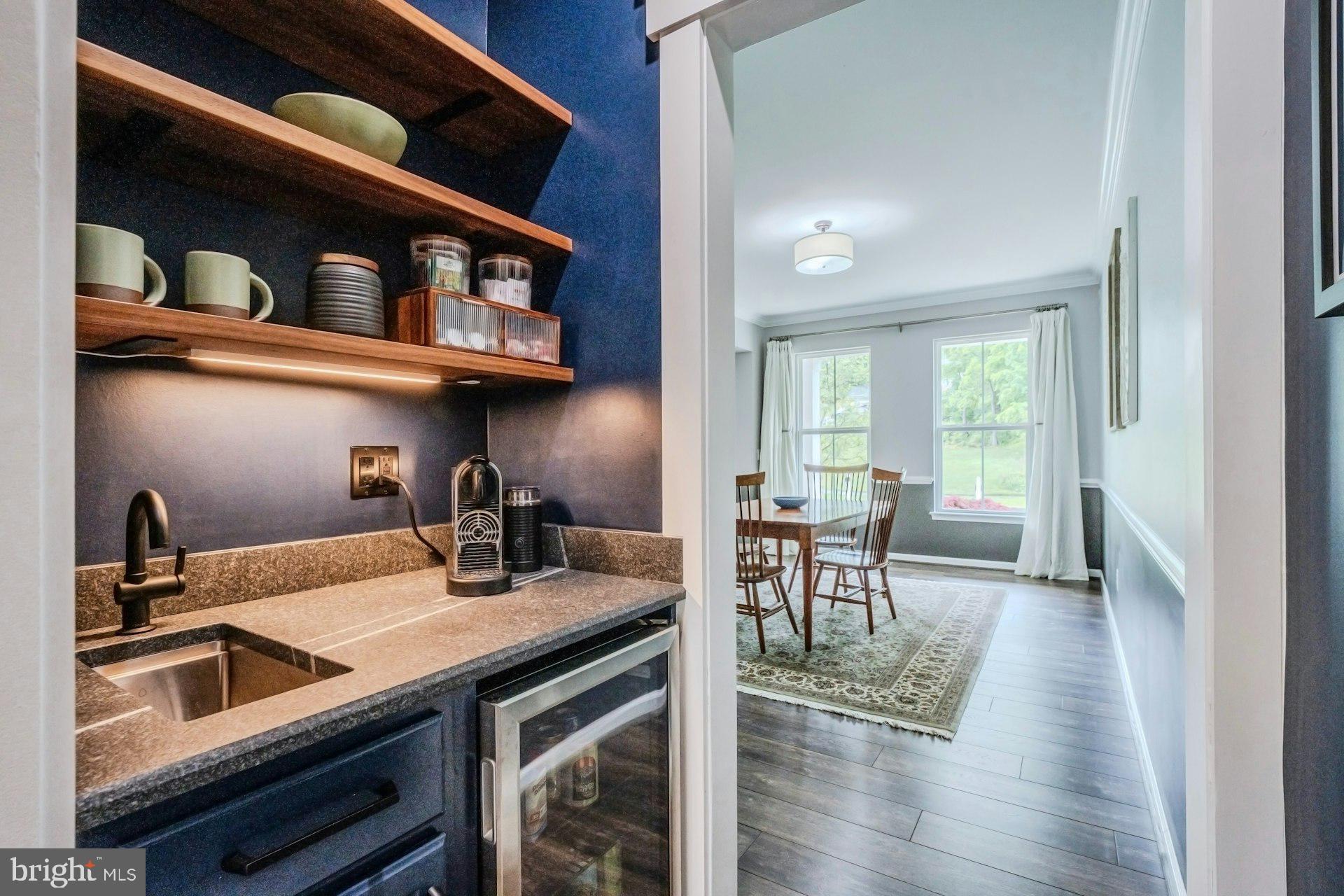 18120 Ridgewood Place Round Hill, VA 20141 - Photo 10 of 46 Custom built butler's pantry - wow!