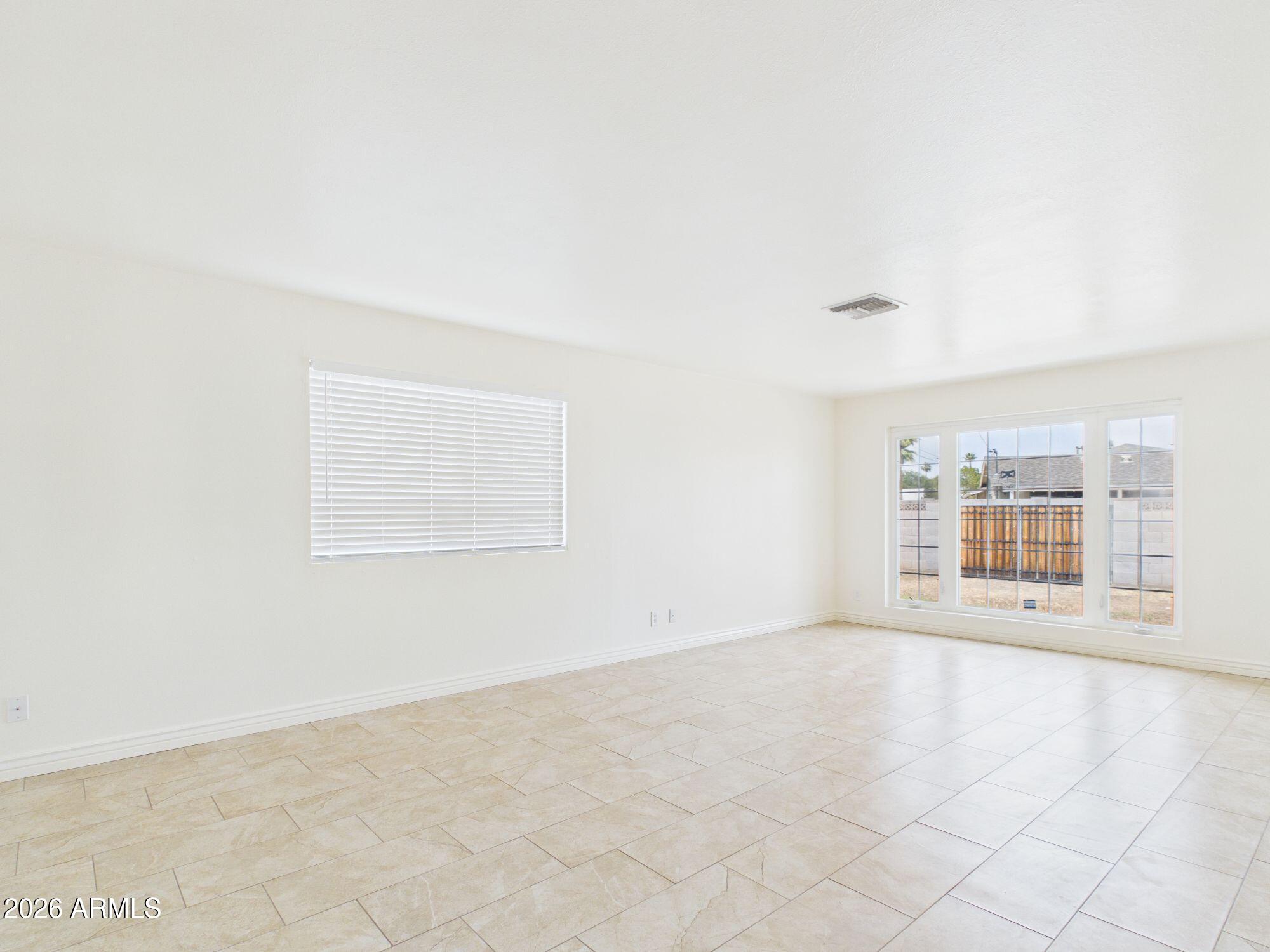 3122 East Shangri-La Road Phoenix, AZ 85028 - Photo 11 of 39 12-web-or-mls-CAM03379G0-PR0198-STILL011