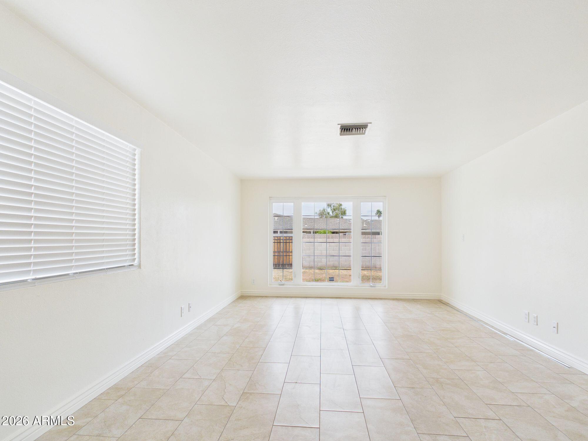 3122 East Shangri-La Road Phoenix, AZ 85028 - Photo 13 of 39 14-web-or-mls-CAM03379G0-PR0198-STILL012