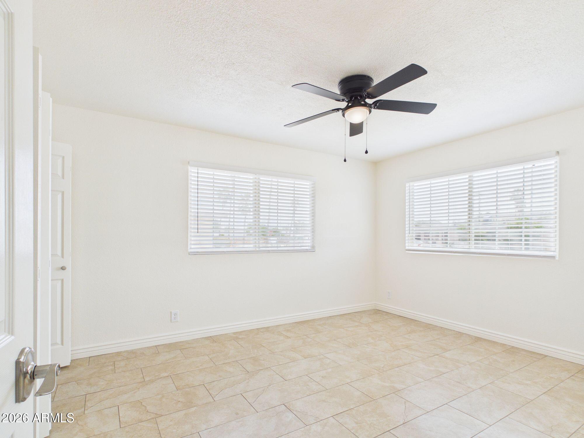 3122 East Shangri-La Road Phoenix, AZ 85028 - Photo 19 of 39 21-web-or-mls-CAM03379G0-PR0198-STILL018