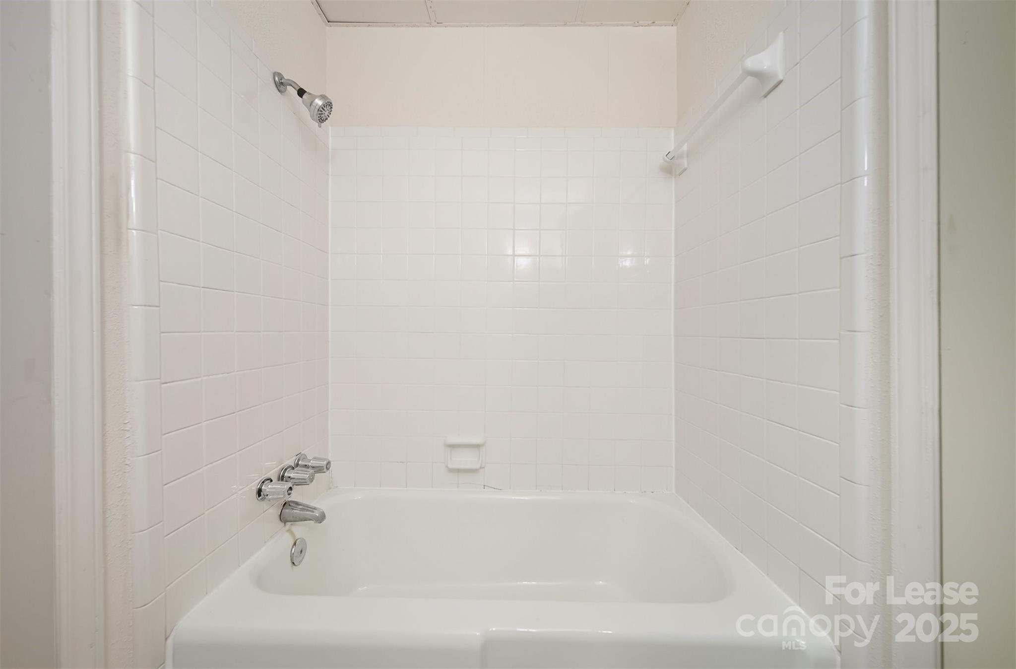 824 6th Street Northwest Hickory, NC 28601 - Photo 30 of 38 a bathroom with a bathtub