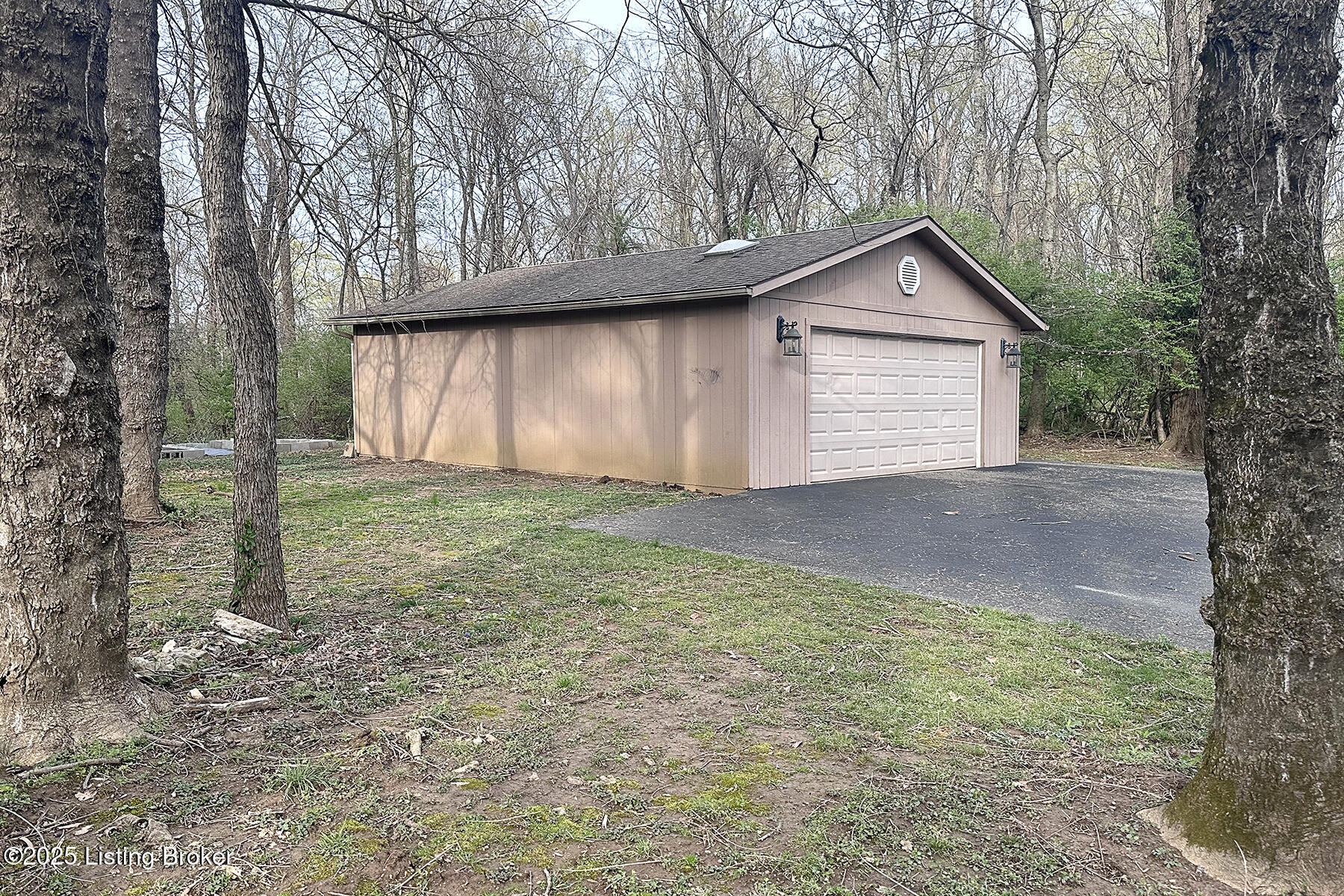 4226 Dolphin Road Louisville, KY 40220 - Photo 116 of 125 3rd Garage - 2 Car