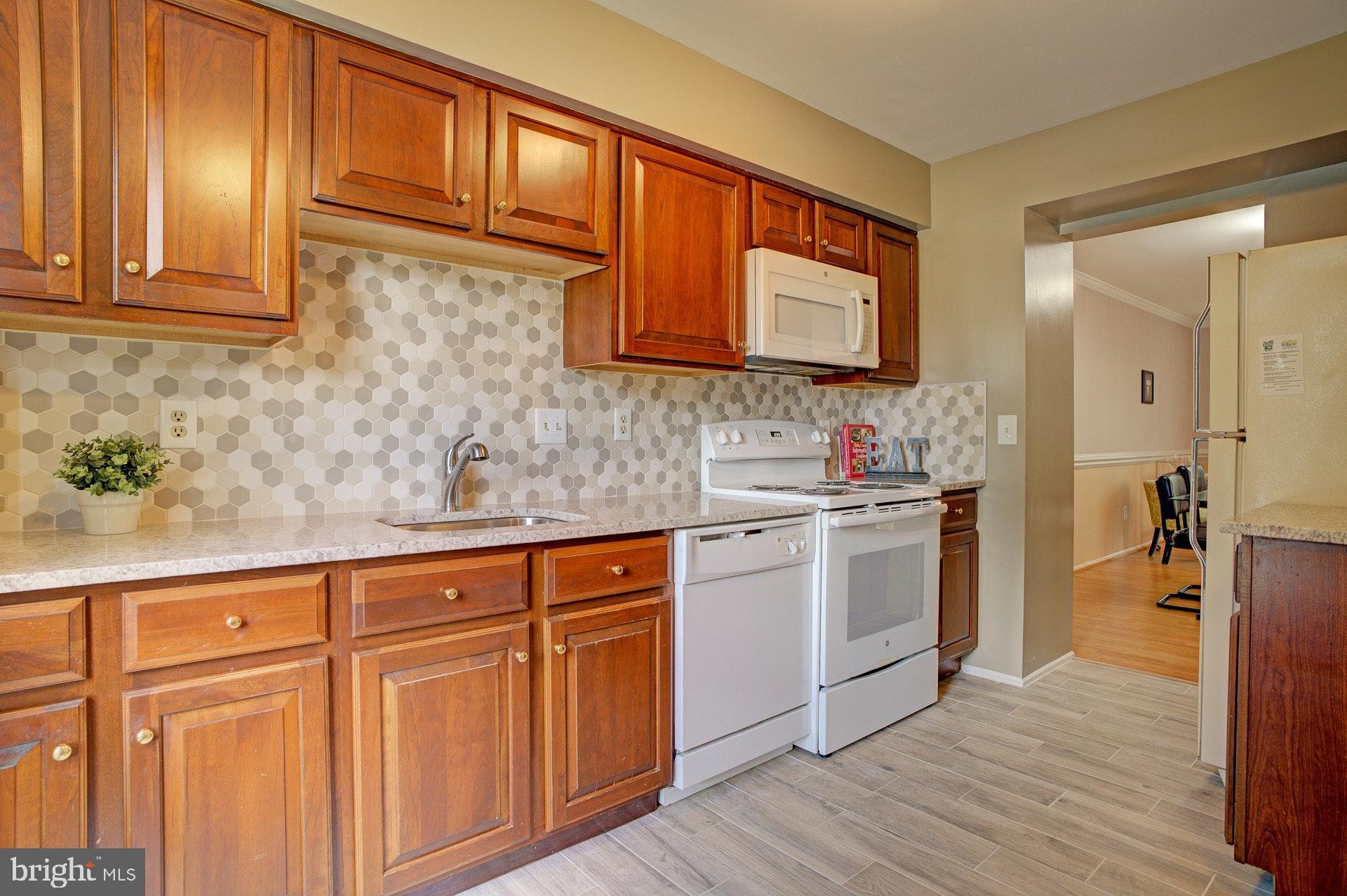 5994 Powell's Landing Road Burke, VA 22015 - Photo 4 of 31 Granite counters