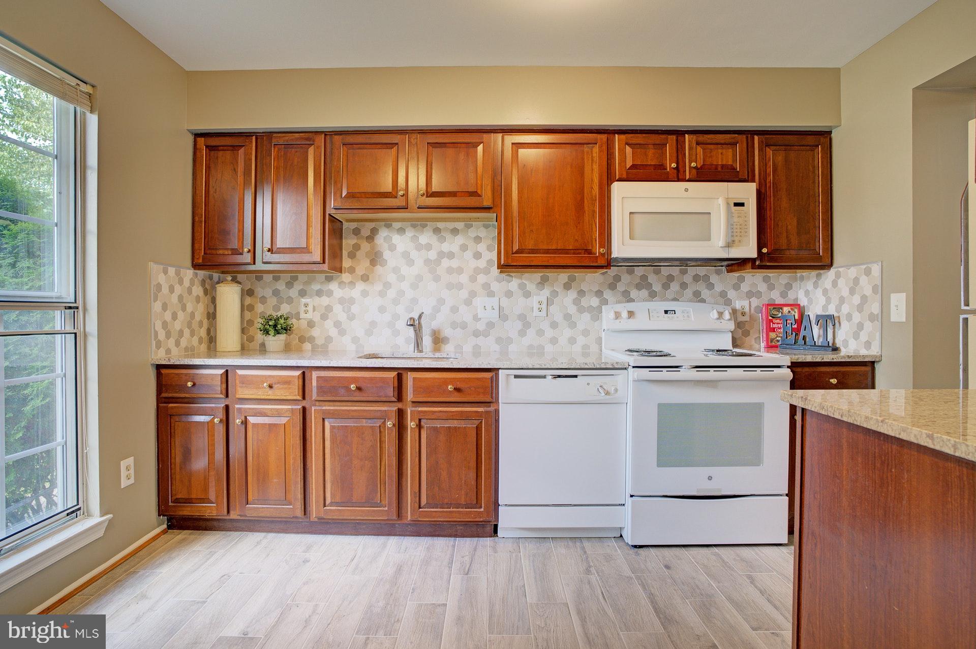 5994 Powell's Landing Road Burke, VA 22015 - Photo 5 of 31 Gorgeous new backsplash
