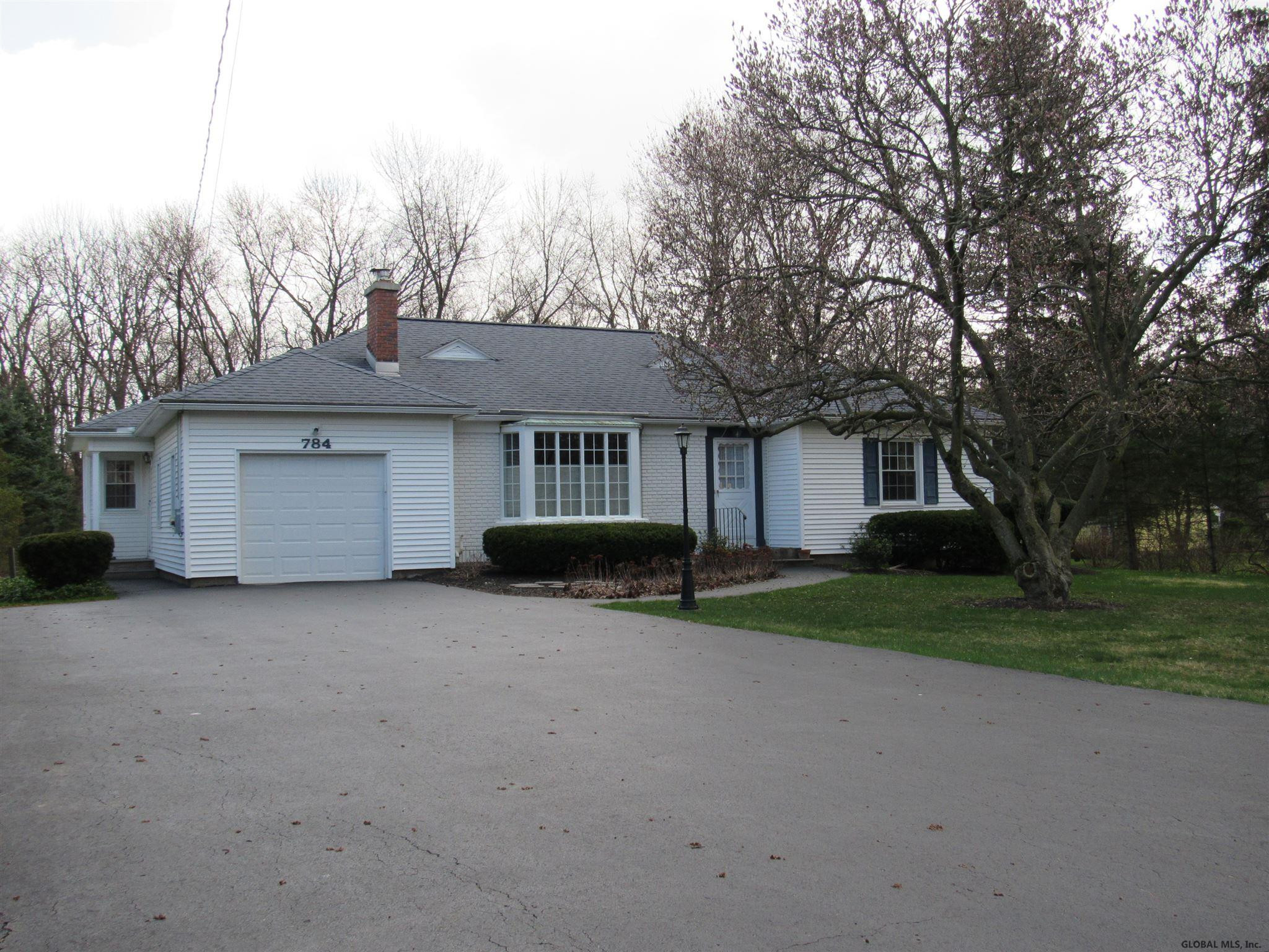 784 Pearse Road Niskayuna, NY 12309 - Photo 1 of 61 Photo 1