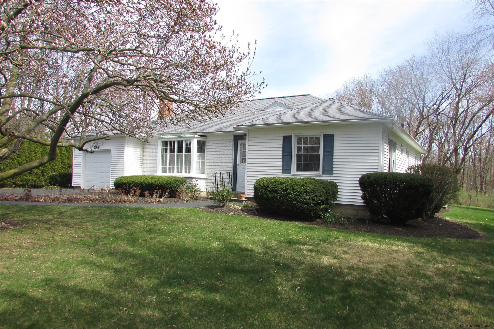 784 Pearse Road Niskayuna, NY 12309 - Photo 3 of 61 Photo 3