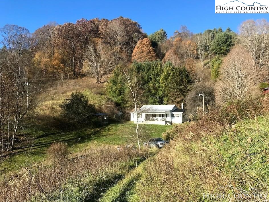 1748 Elliott Road West Jefferson, NC 28694 - Photo 1 of 23 Gallery Image 1