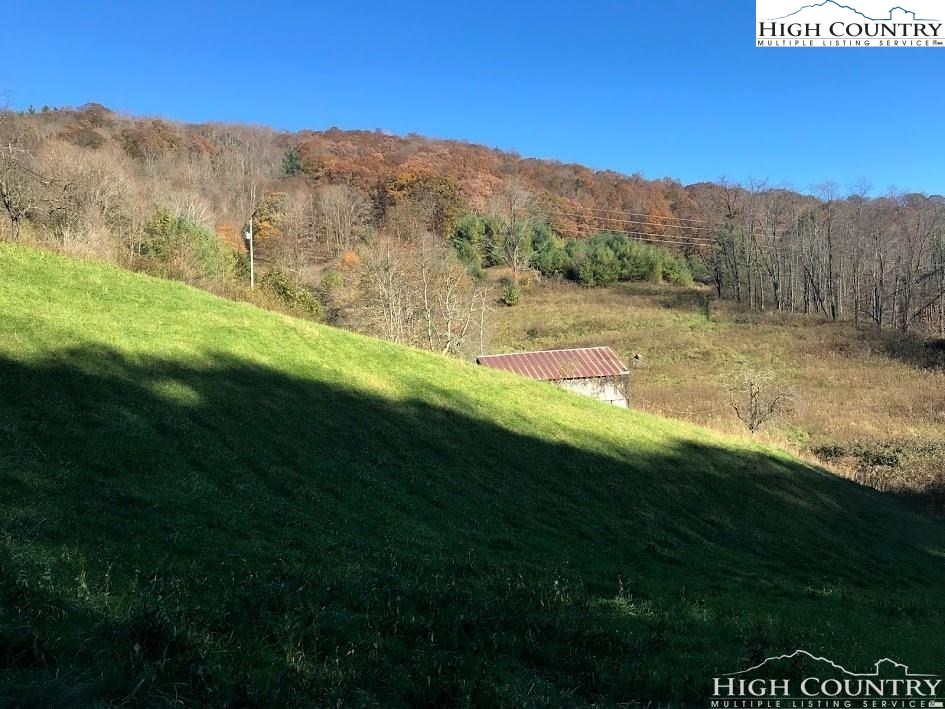 1748 Elliott Road West Jefferson, NC 28694 - Photo 16 of 23 Gallery Image 16