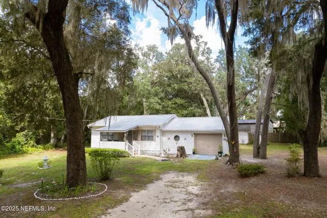 $184,000 | 414 Holiday Drive, Interlachen, FL 32148