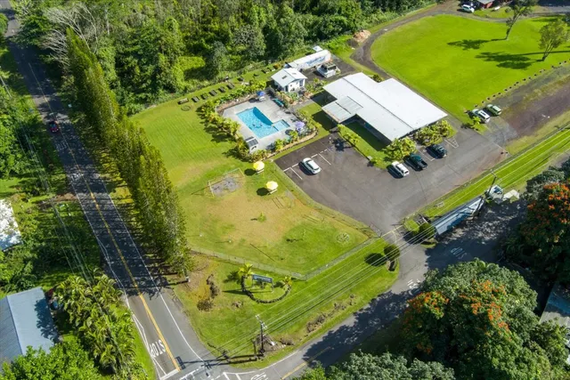 a black and white photo of a picture