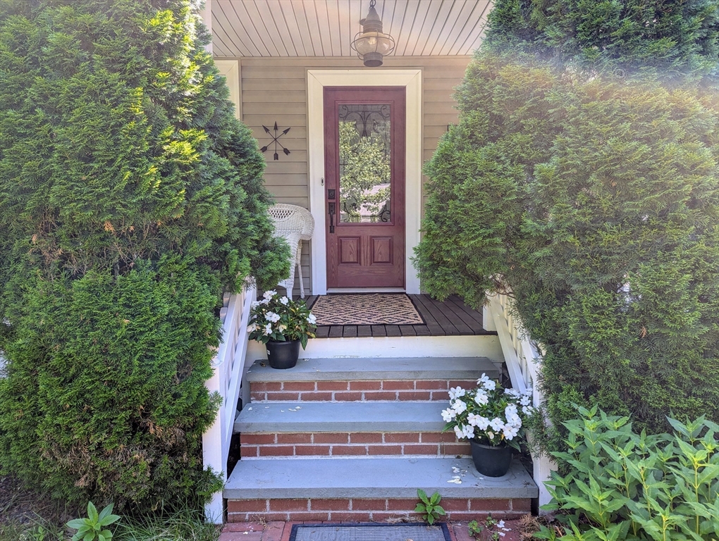 18 Snow Road North Grafton, MA 01536 - Photo 2 of 34 Gallery Image 2
