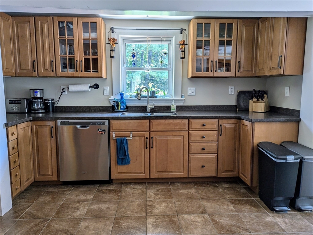 18 Snow Road North Grafton, MA 01536 - Photo 6 of 34 Gallery Image 6