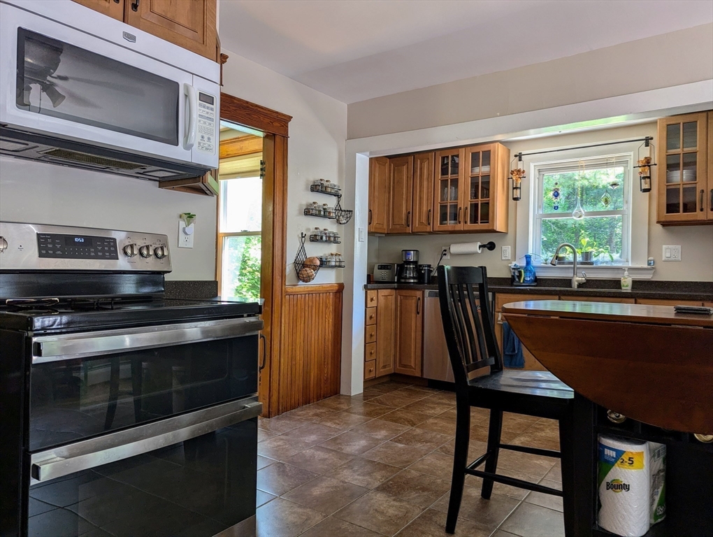 18 Snow Road North Grafton, MA 01536 - Photo 8 of 34 Gallery Image 8