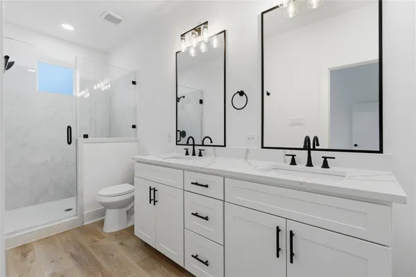 $2,400 | 812 Elkhart Street, Unit C, Houston, TX 77091