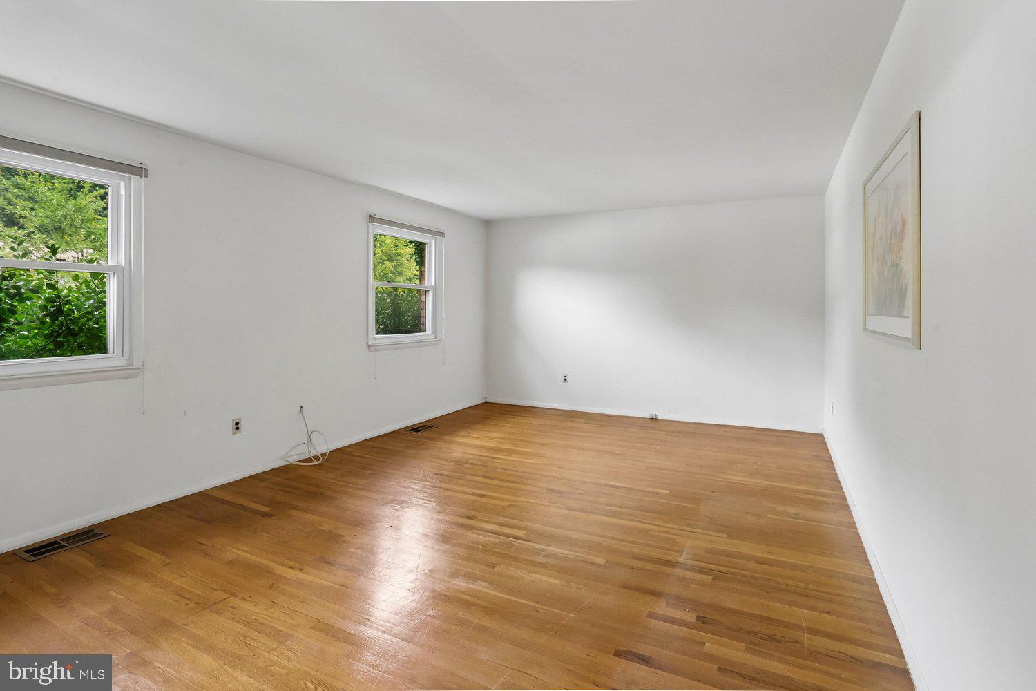 8303 Montpelier Drive Laurel, MD 20708 - Photo 4 of 41 Living Room