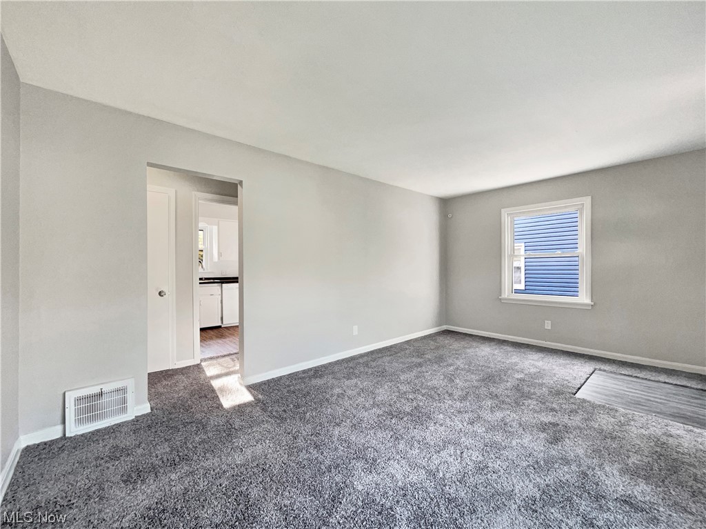 1530 Root Road Lorain, OH 44052 - Photo 10 of 31